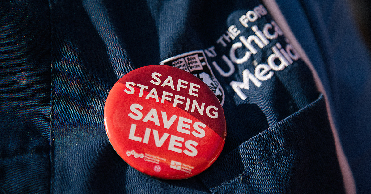 Wearing button "Safe staffing saves lives"
