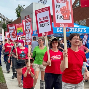 Nurses picketing outside Mission Hospital